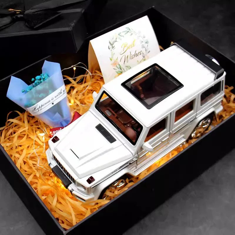 White 1:24 Mercedes-AMG G63 diecast model in LED gift box with card