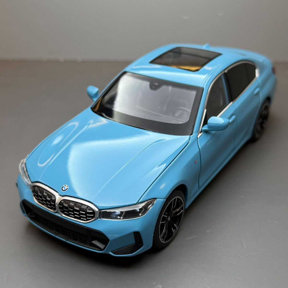 1:24 BMW 3 Series 325Li (G20) Alloy Diecast Model – Custom License Plate Edition