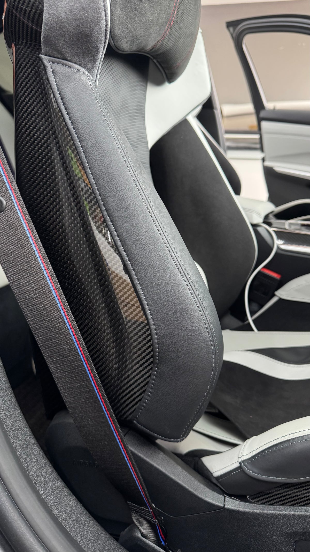 BMW G8XM2M3M4 carbon fiber bucket seat, leather side waist, side wing waist, protective sleeve embedded and hidden installation