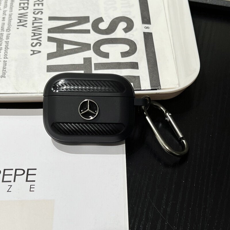 غطاء AirPods بشعار السيارة - غطاء من ألياف الكربون لـ AirPods Pro 1/2/3، الجيل 3/4/5