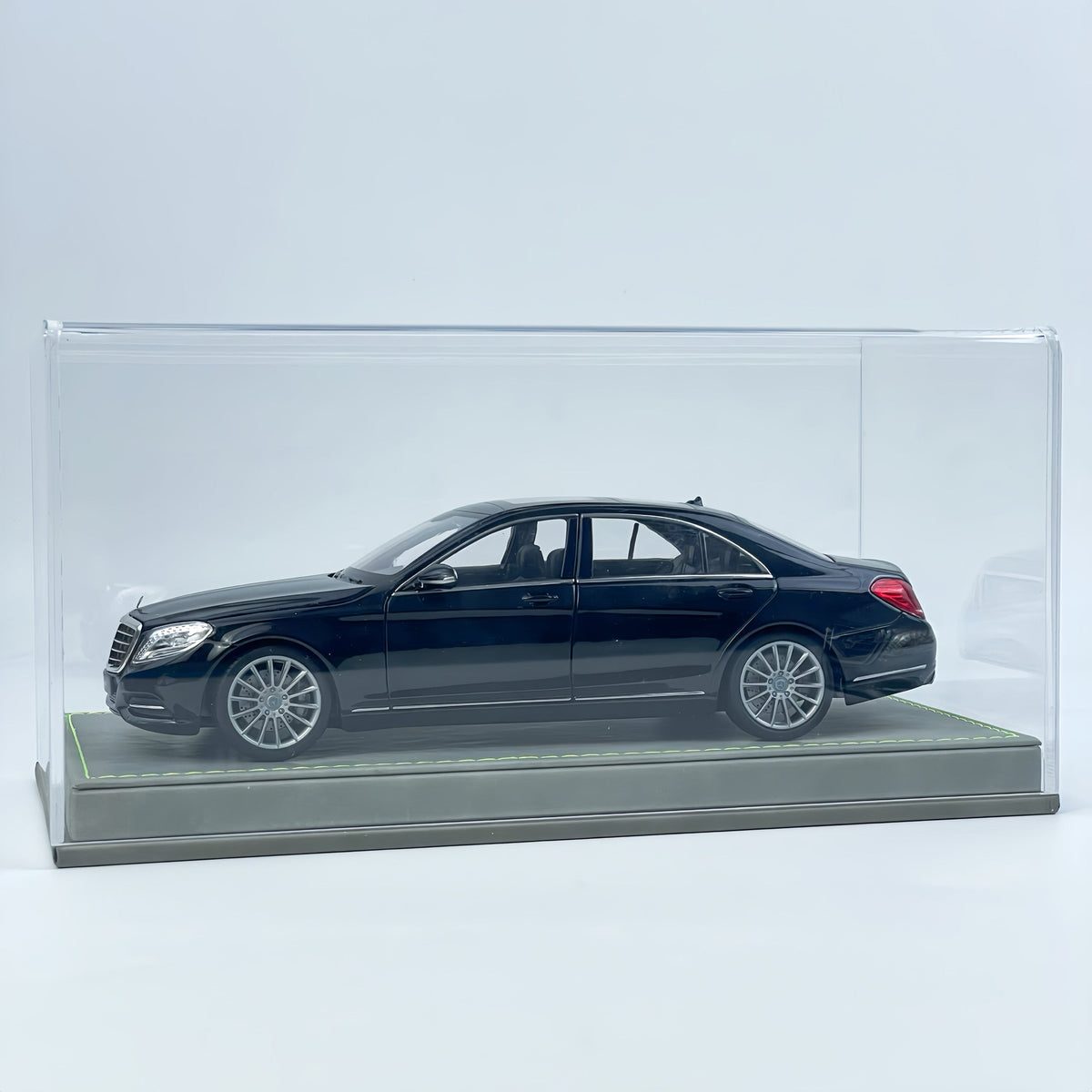 Custom License Plate 1:24 Mercedes-Benz S-Class Simulation Alloy Car Model