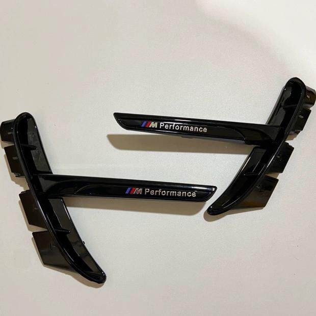 Plain gloss black fender side vent pair for BMW 3 Series widebody fenders