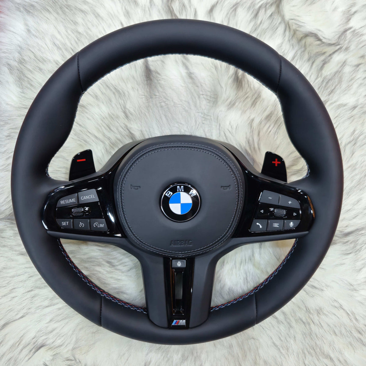 M Sport black trim steering wheel for BMW G series - front view