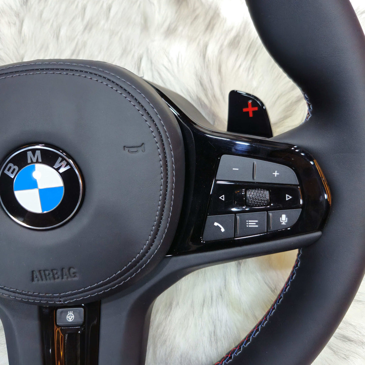 M Sport black trim steering wheel for BMW G series - side view